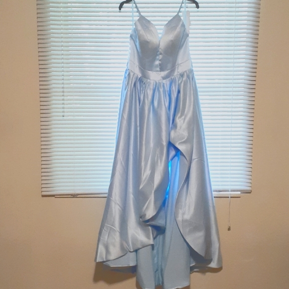 Formal dress - Picture 3 of 11